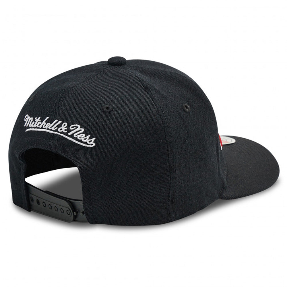 Mitchell & Ness - Team Script 2.0 Bulls Stretch Snapback - Black