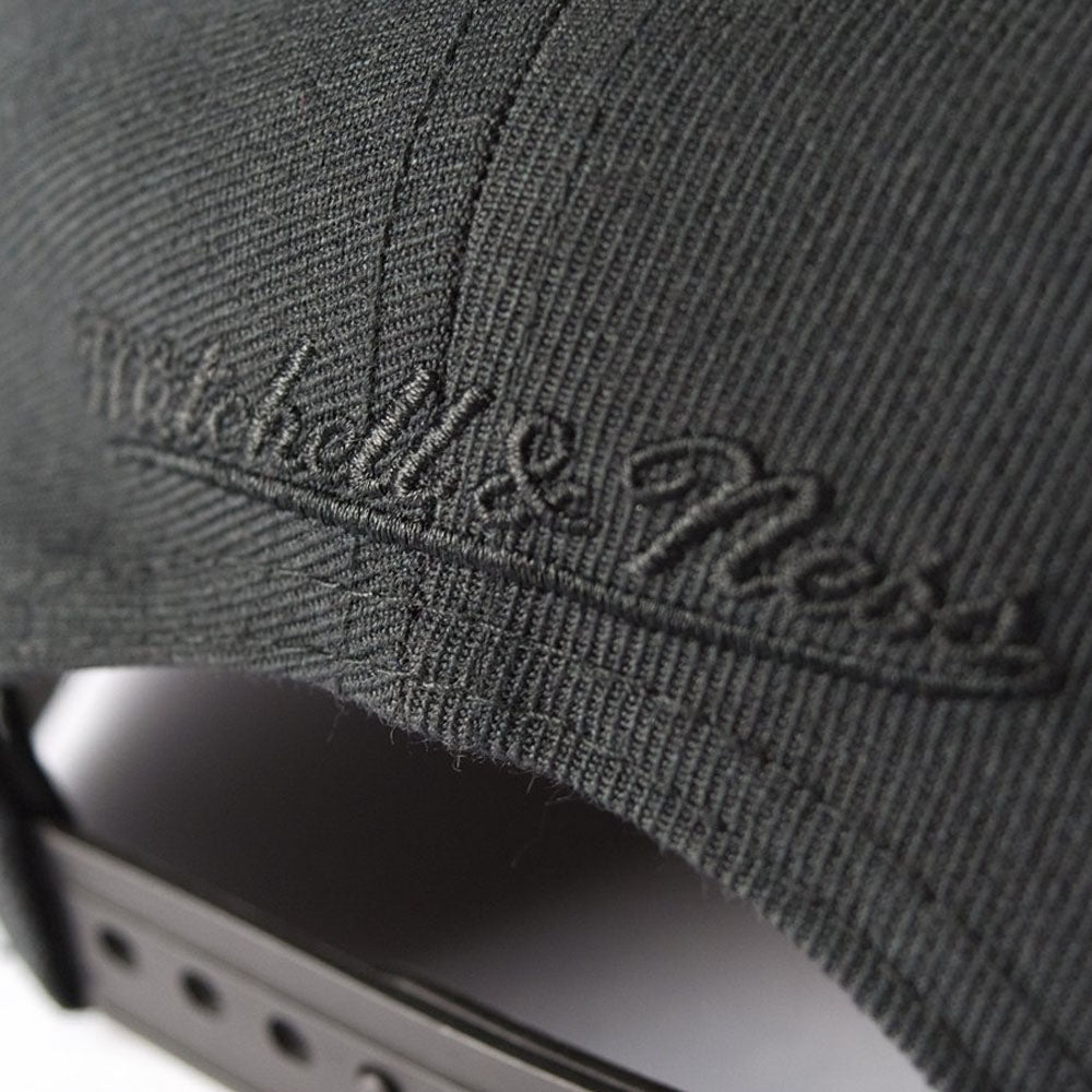 Mitchell & Ness -Ultimate Penguins Snapback - Black