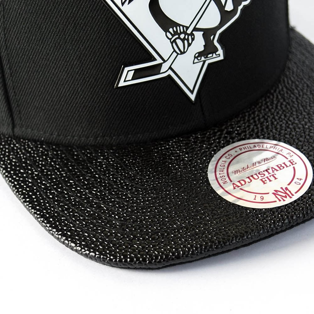 Mitchell & Ness -Ultimate Penguins Snapback - Black